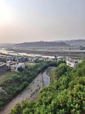 1-Bed Flat w River Views